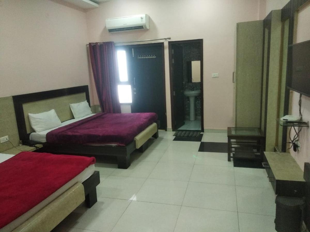 Negi'S Grand By Wb Hotels Kanpur Exterior photo